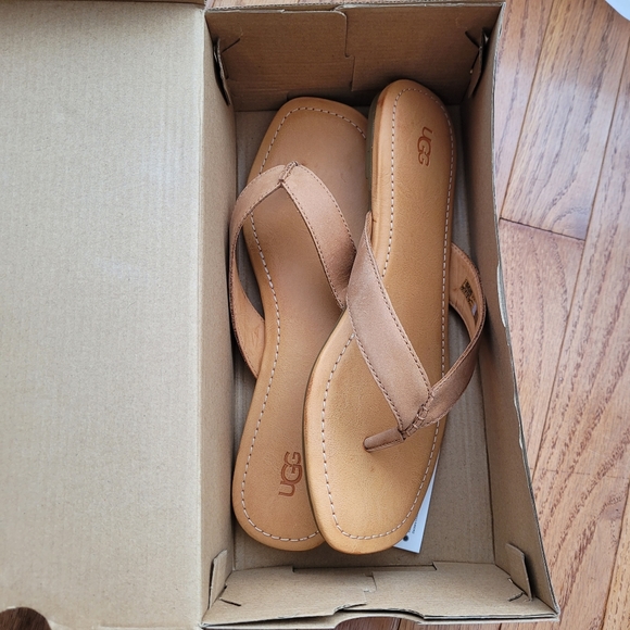 UGG TUOLUMNE Almond Leather Flip Flops W11 - Picture 3 of 13